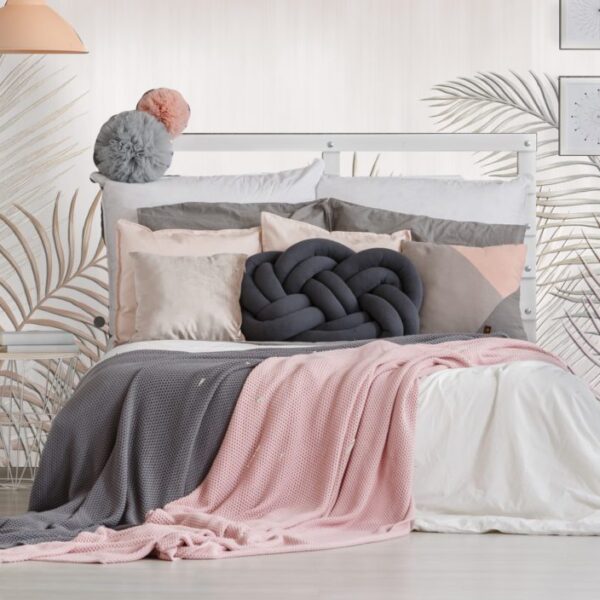 Mural Secret Growth - Mural Secret Growth brings the serene beauty of nature indoors with delicate palm fronds, botanical